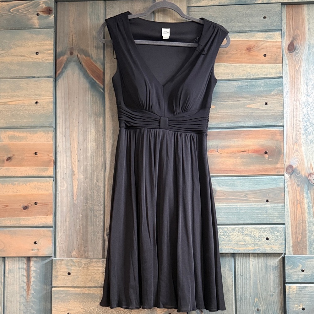 Signature by Sangria Black Sleeveless V-Neck Midi Dress